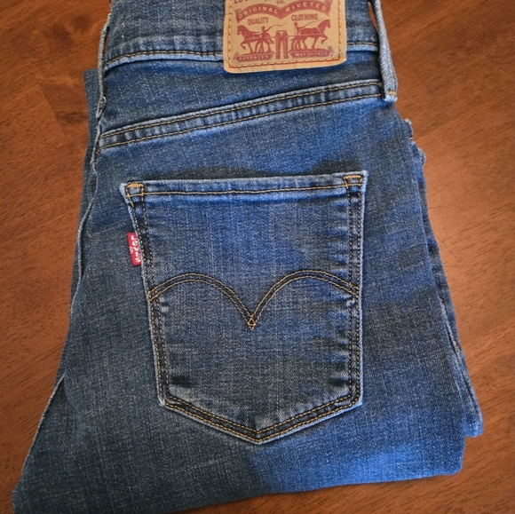 Levi Jeans Size Blue Size 27 Women's Like New Casual Roll Up Sleeves Perfect Fit - Picture 5 of 5